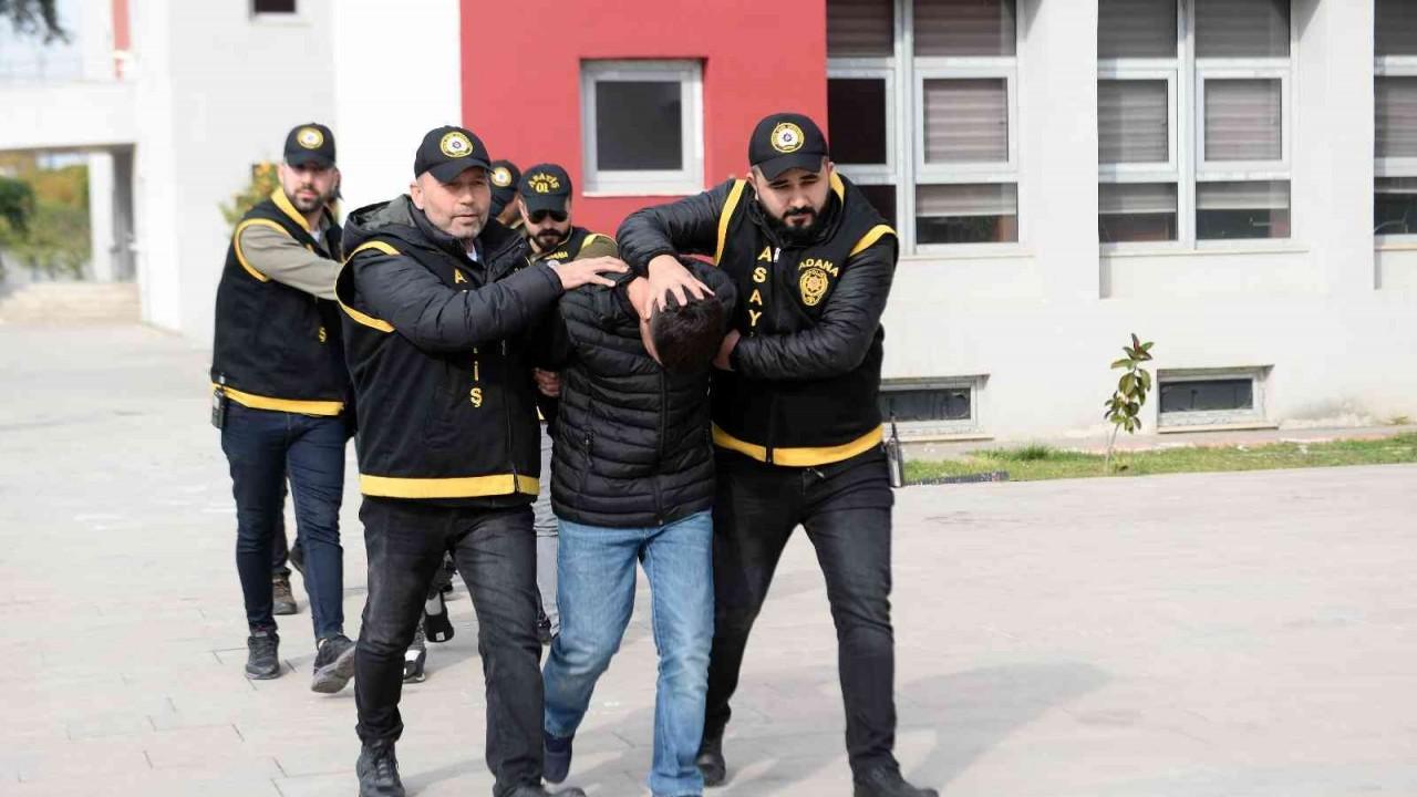 Polis baskınında evleri cephanelik gibi çıktı