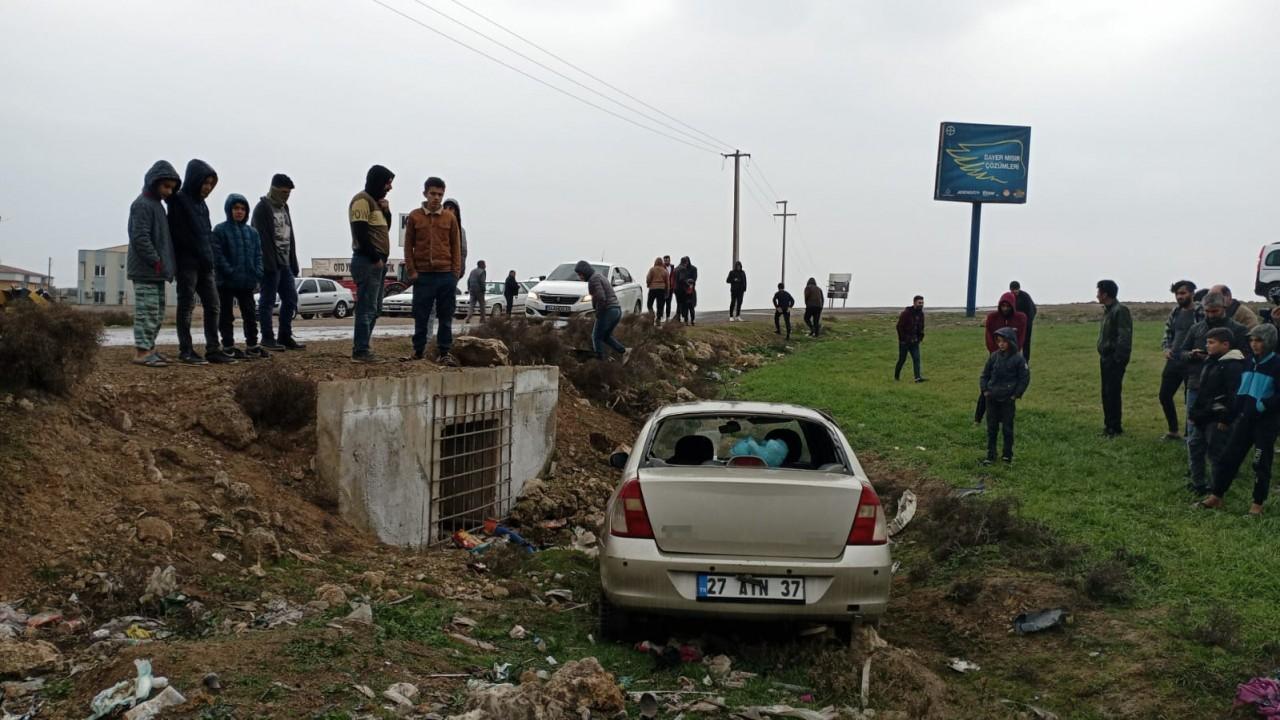 Mardin’de otomobil yol kenarına uçtu: 2’si ağır 5 yaralı