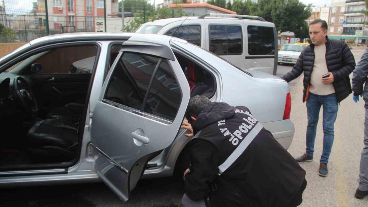 Silahlı kavgada mermiler iki otomobile isabet etti