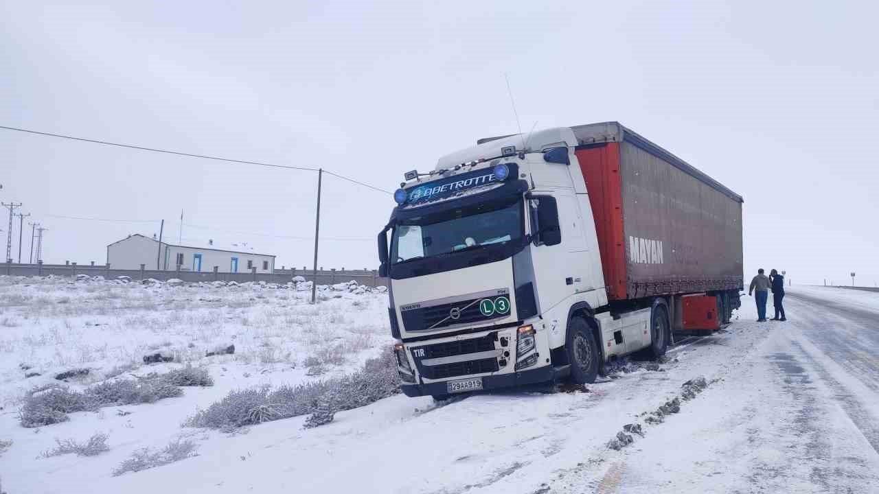 Iğdır’da kar yağışı kazayı da beraberinde getirdi