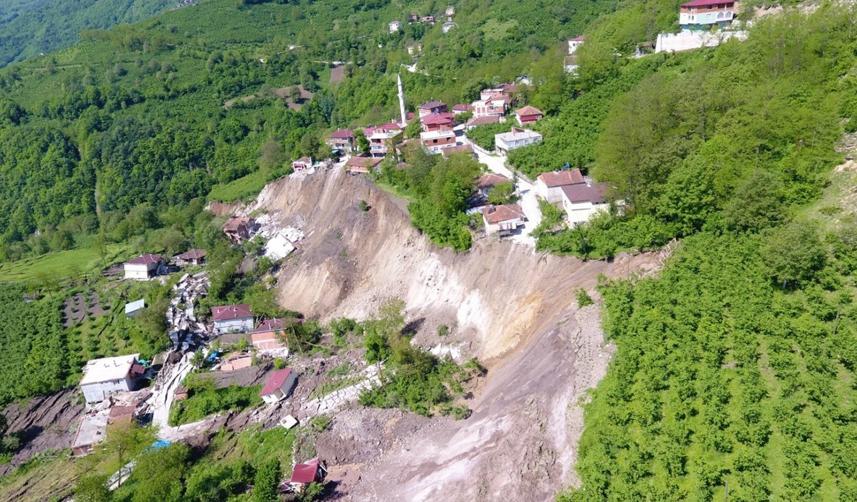 Ordu'da 3 ev heyelan sonucu hasar gördü