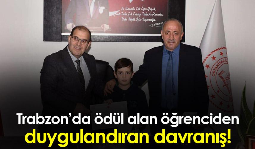 Trabzon’da ödül alan öğrenciden duygulandıran davranış