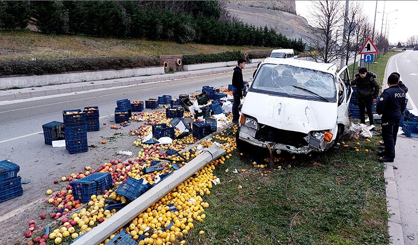 Samsun'da meyve yüklü kamyonet kaza yaptı! 1 yaralı