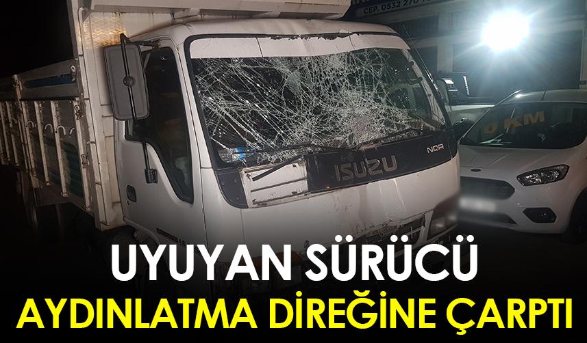 Samsun'da uyuyan sürücü aydınlatma direğine çarptı