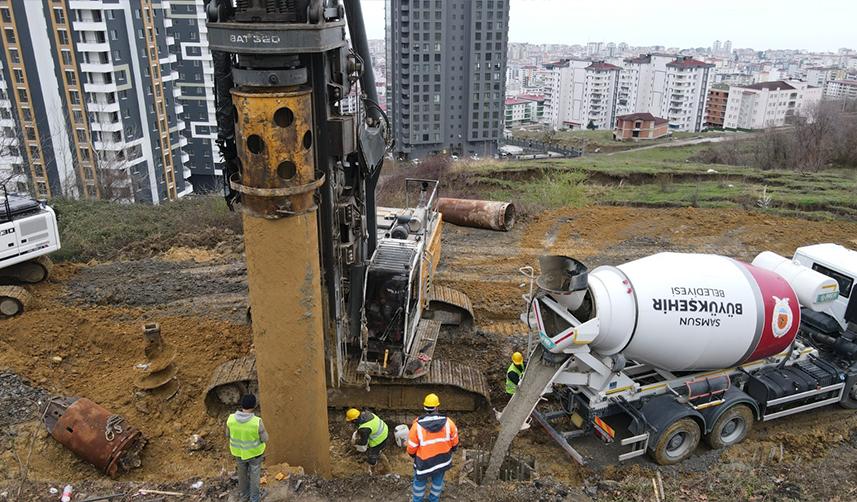 Samsun'da yolun heyelandan zarar görmemesi için önlemler alınıyor