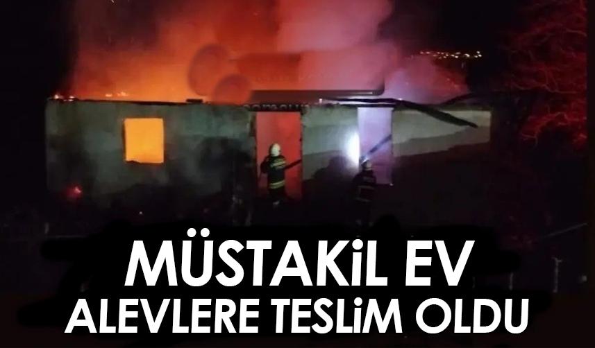 Samsun'da müstakil ev alevlere teslim oldu