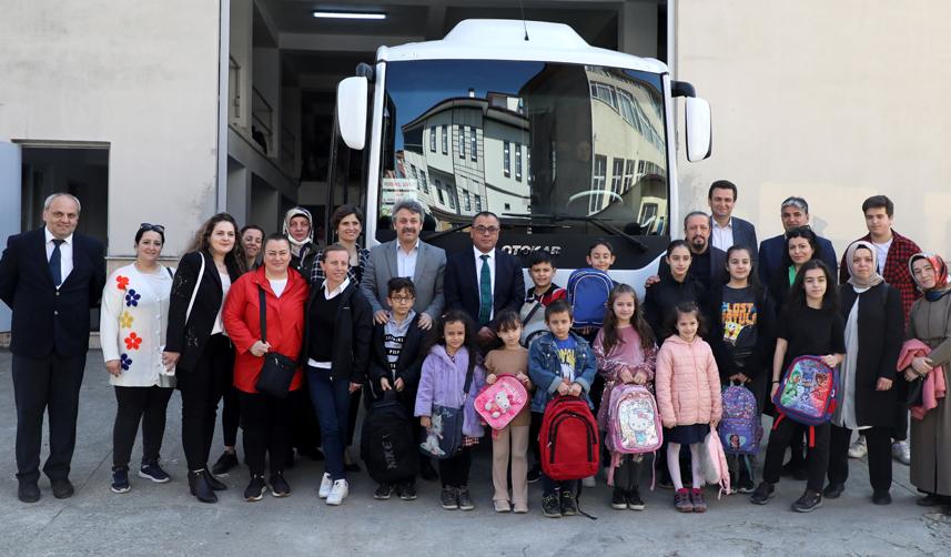 Rize'de depremzede çocuklar için toplanan kırtasiye malzemeleri yola çıktı