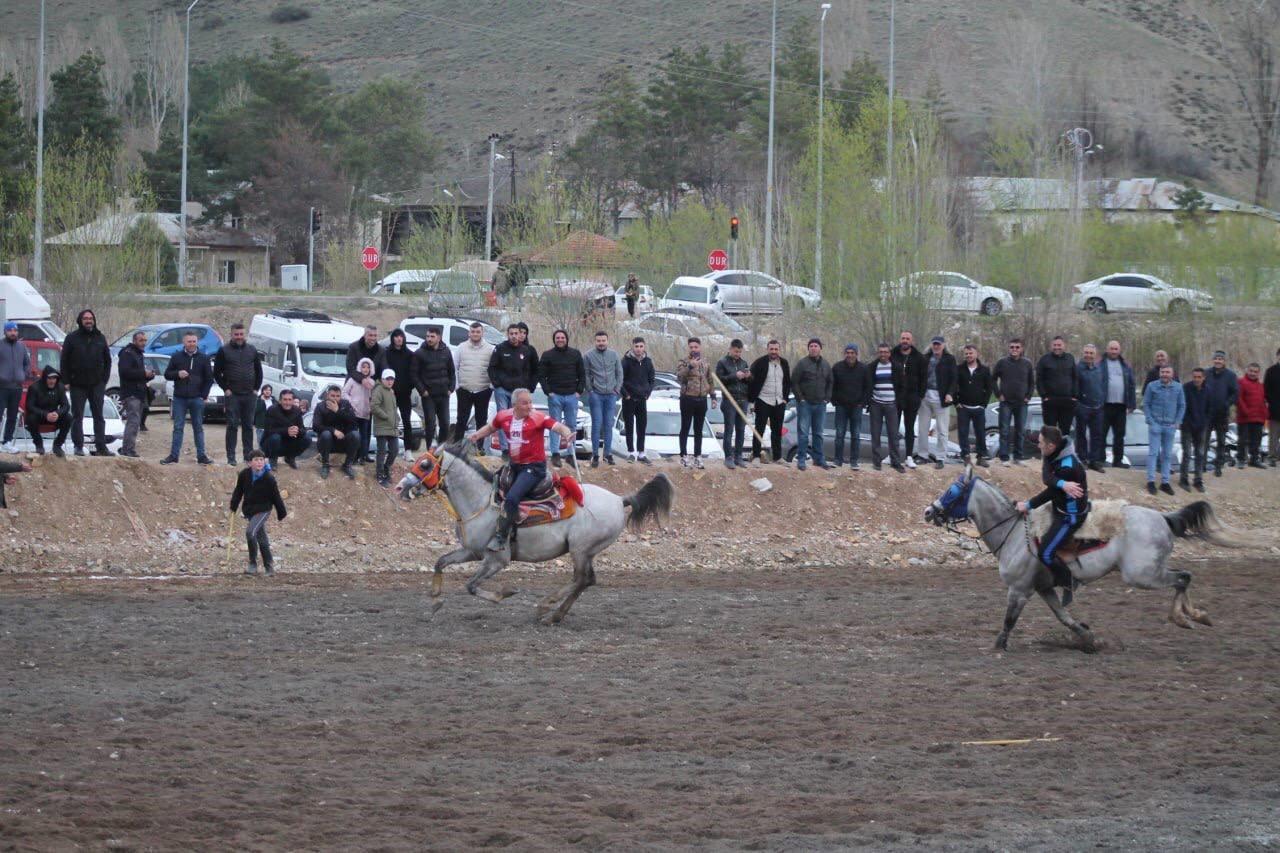 Bayburt'ta davul zurna eşliğinde bayram uğurlaması