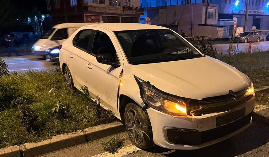 Samsun'da otomobil refüje çıktı! 1 yaralı