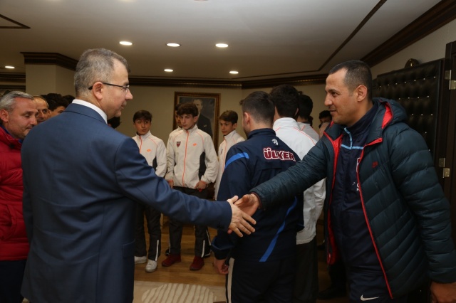 Trabzonspor taraftarı validen Trabzon takımına sıcak karşılama