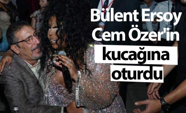 Bülent Ersoy, Cem Özer'in kucağına oturdu