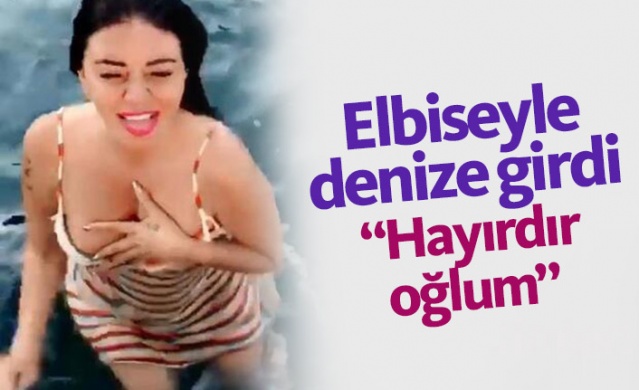 Ebru Polat elbiseyle denize girdi