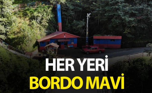 Bordo mavi değirmen hayır için dönüyor