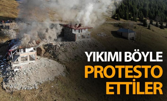 Yıkımı protesto için yayla evini ateşe verdiler