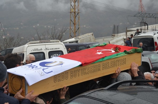 Ceren son yolculuğuna uğurlandı - Annesinin feryadı yürekleri dağladı