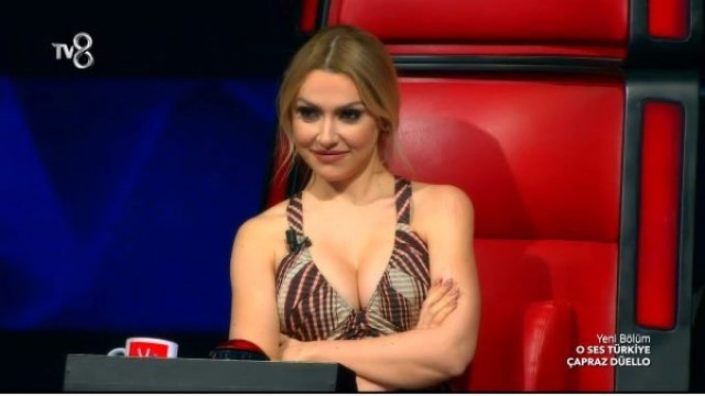 Hadise yine çok cesur