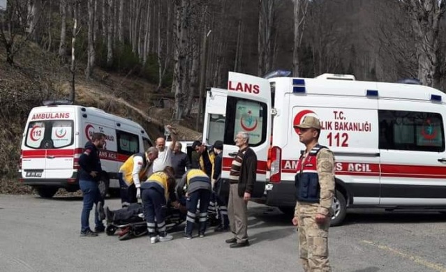 Trabzon'da zabıtalar bayrak asarken akıma kapıldı! Ölü ve yaralı var