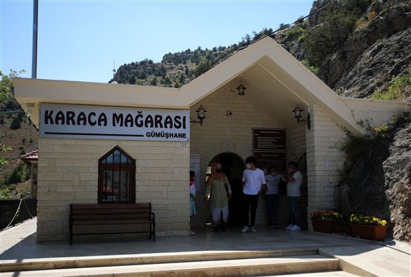 Karaca Mağarası ziyaretçi akınına uğruyor