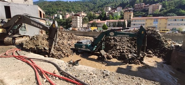 Giresun'daki sel felaketinin etkileri görüntülendi