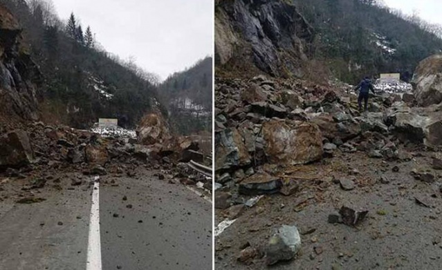 Rize’de heyelan; Yol kapandı. Foto Haber