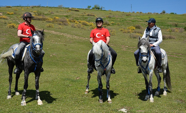 Ordu'da 2 bin rakımlı yaylada atlı safari. Foto Haber