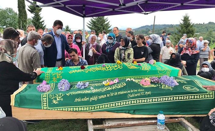 Trafik kazasında hayatını kaybeden baba ile oğlunun cenazeleri defnedildi