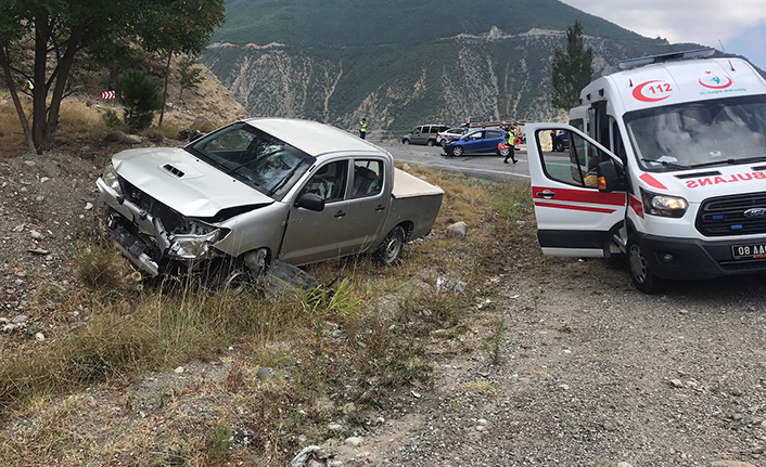 Artvin’de trafik kazası: 4 yaralı