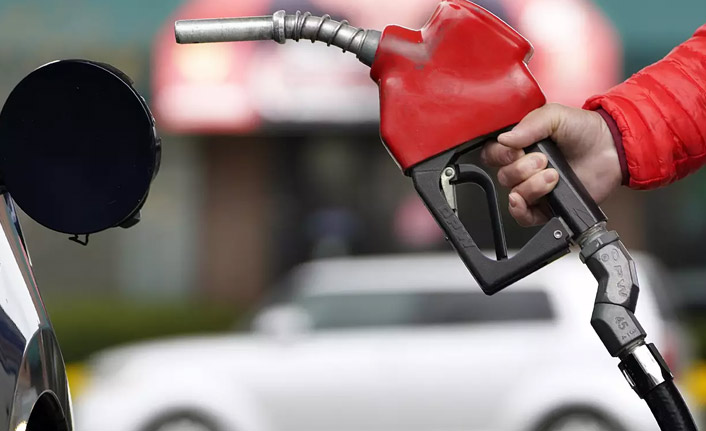 Dün iptal edilen zam bu gece geliyor! Motorinin litre fiyatı...