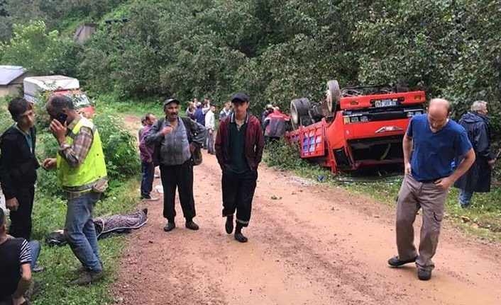 Ordu'da Fındık işçilerini taşıyan kamyonet devrildi! 13 Yaralı