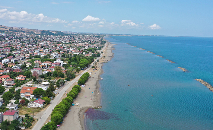 Karadeniz Samsun sahillerini yutmaya devam ediyor