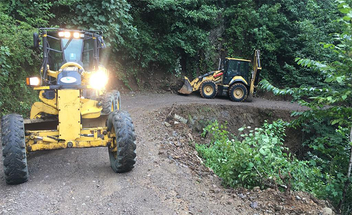 Rize'de yağış sonrası ulaşıma kapanan yollar açıldı