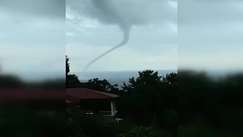 Karadeniz'de hortum korkuttu! Ordu açıklarında çıktı