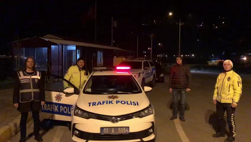 Trabzon'da Trafik ekibinden sağlık çalışanlarına destek