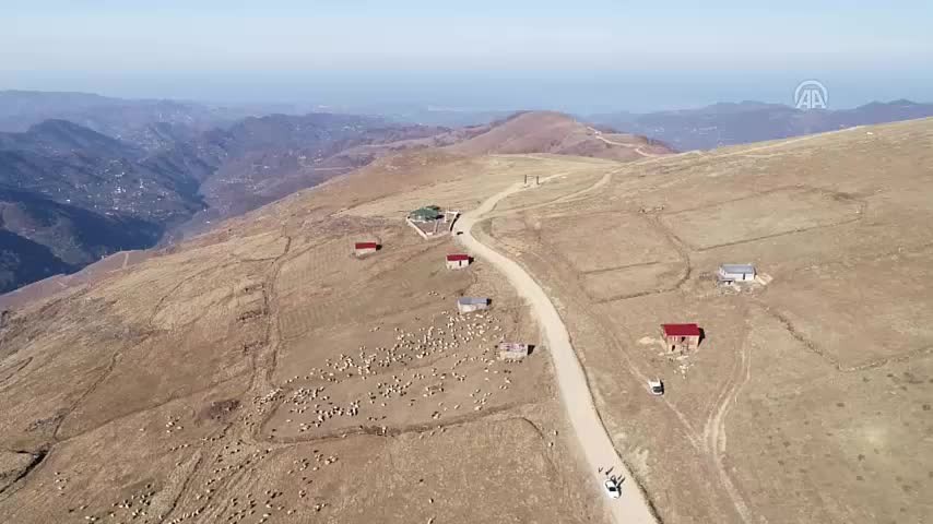 Tarihi Sürmene-Bayburt kervan yolunda sonbahar güzelliği