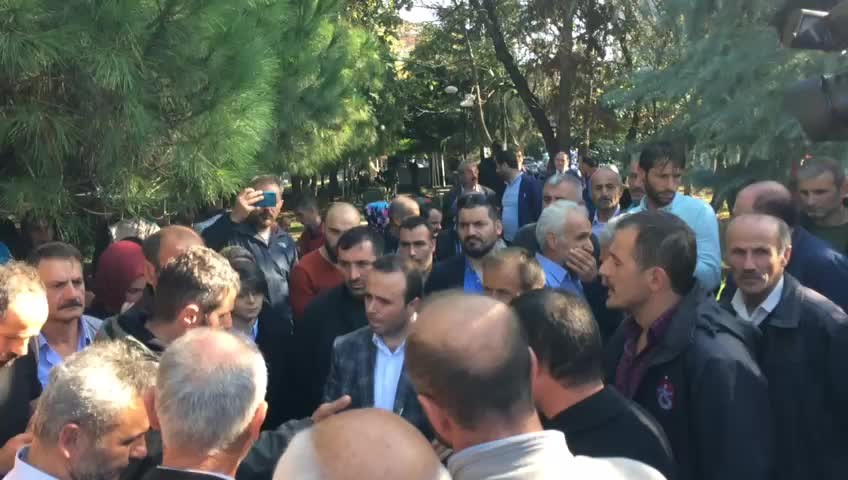 Trabzon Valiliği önünde hareketli anlar