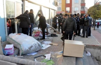 Darbecilerin cephaneliği yağmalama görüntüleri ortaya çıktı