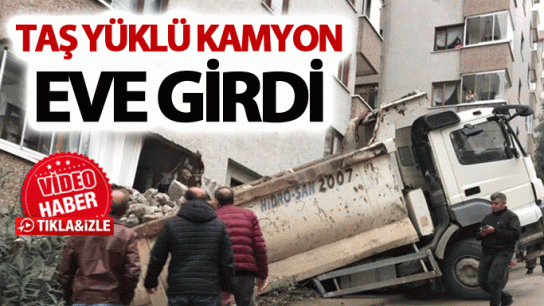 Trabzon’da taş yüklü kamyon eve girdi