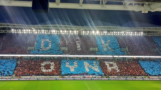 Trabzonspor taraftarından muhteşem koreografi!