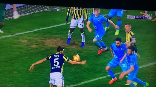 Fenerbahçe yine hakemle kazandı!