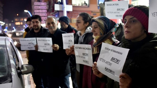 CHP’den Gümüşhane’de ‘Sessiz ayakta duruyorum’ eylemi