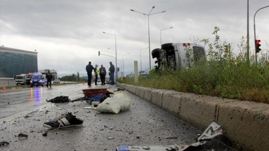 3 kişinin yaralandığı kaza kamerada