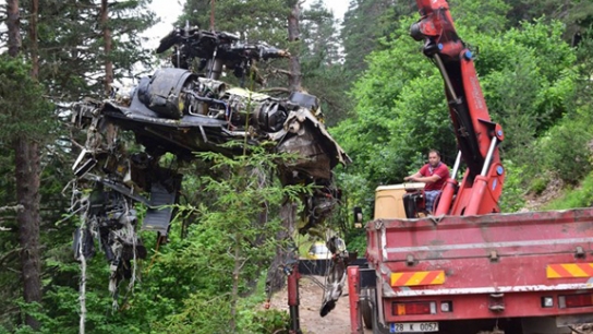 Giresun'da helikopterin enkazı kaldırıldı