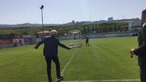 Ahmet Çubukçu çizgiden gol attı