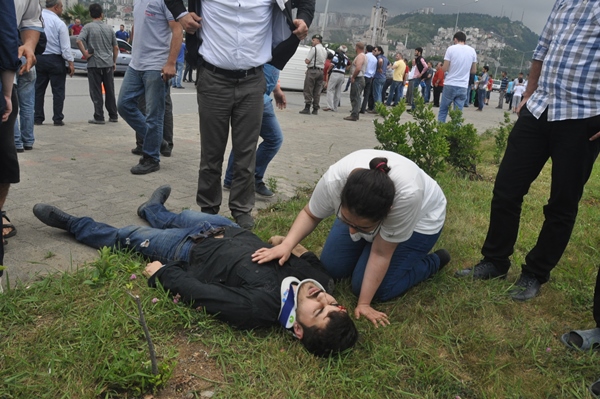 Trabzon'da minibüs devrildi: 11 yaralı