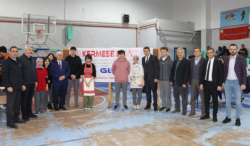 Trabzon'da depremzede öğrenciler için kermes düzenlendi