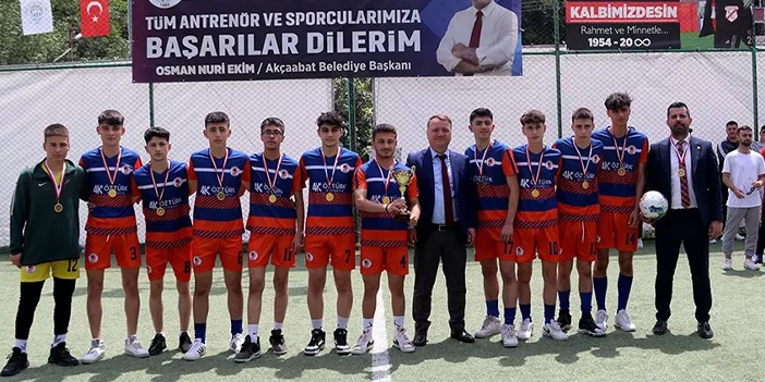 Akçaabat'ta liseler arası futbol turnuvasında ödüller sahiplerini buldu