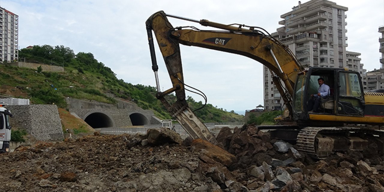 Trabzon Kanuni Bulvarı'nda çalışmalar hız kesmiyor