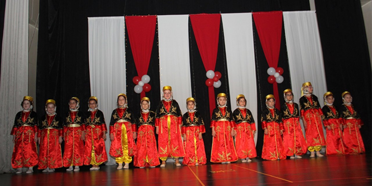 Trabzon'da ilkokul öğrencileri gösterilerini sergiledi