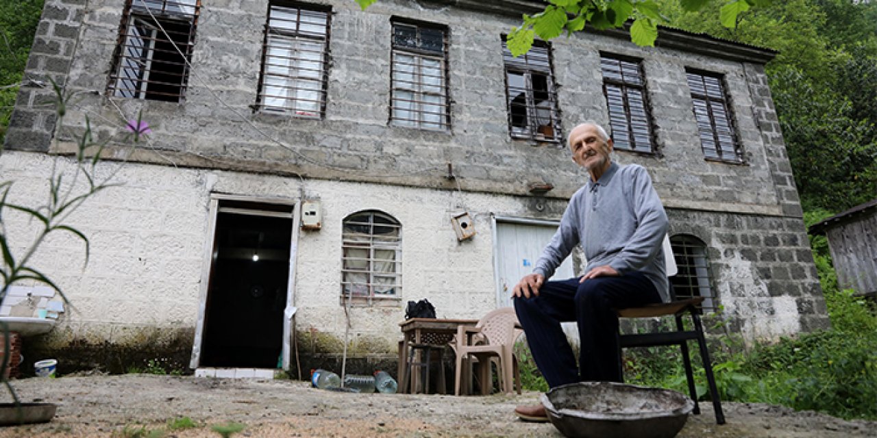 Pandemi bitti ama Trabzon'da gönüllü karantinasını bitirmedi