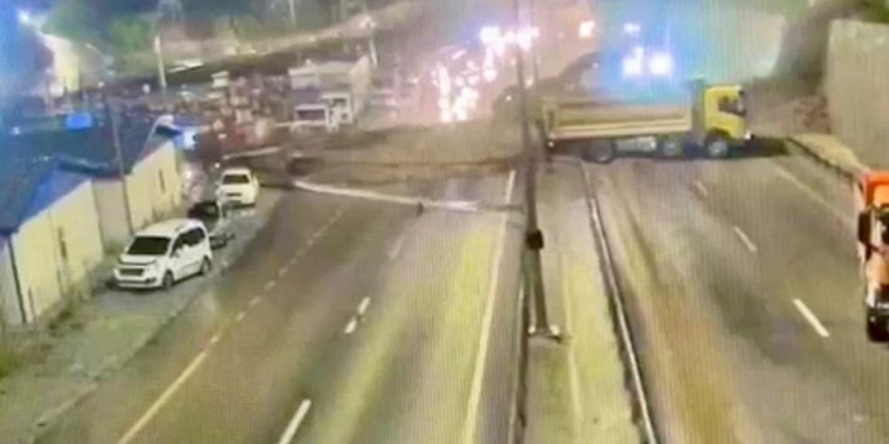 Trabzon-Gümüşhane karayolu işte böyle trafiğe kapandı! O anlar kameraya yansıdı